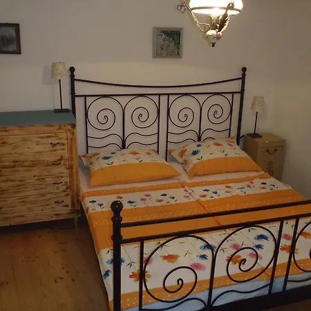 Holiday Porovac *